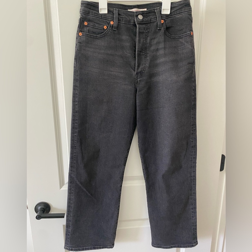 Levi's Women's Ribcage Straight-Leg Jeans in Washed Black
